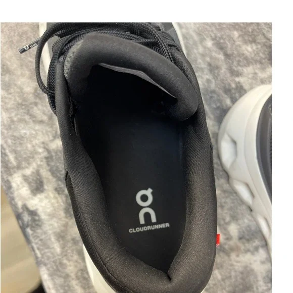 On Cloud runner 2 Women Size 8 Black White Running Shoes Sneakers Athleisure Gym - Picture 8 of 9